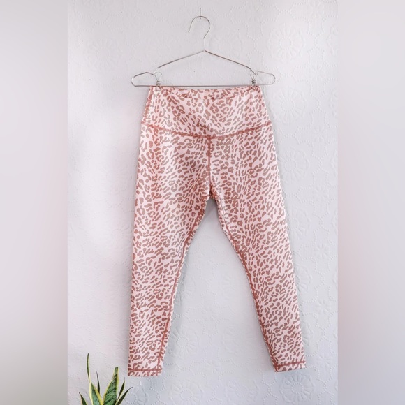 Leopard Print Leggings - Picture 3 of 9